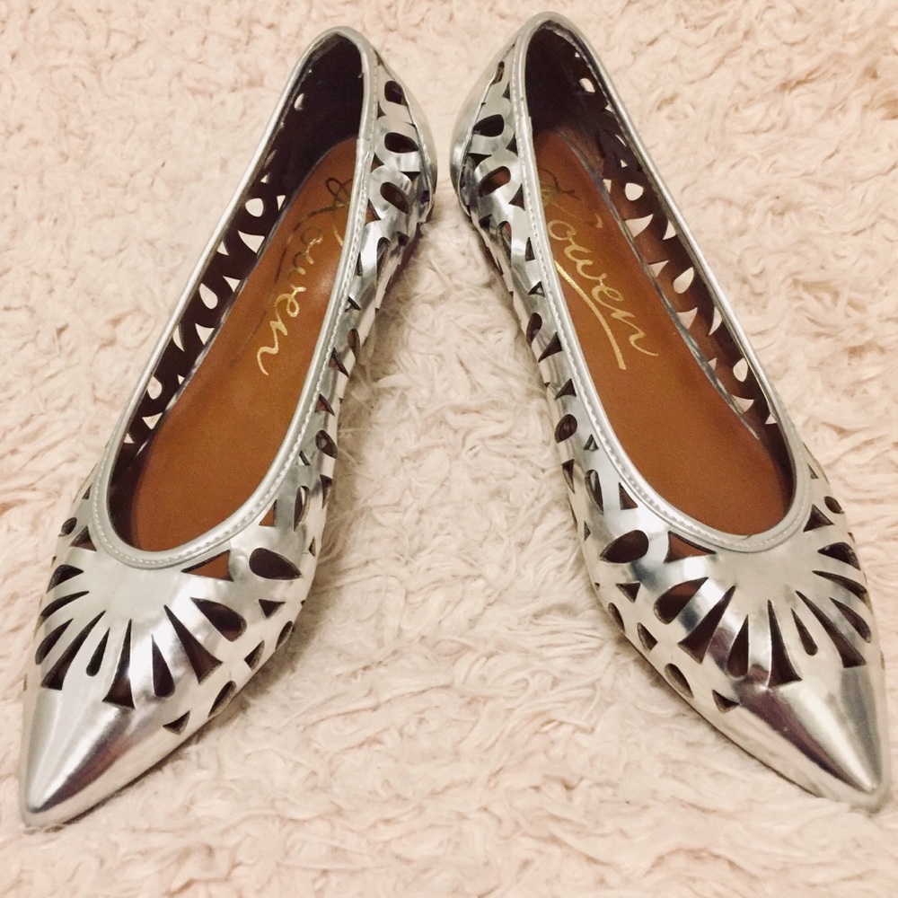 Rowen silver punch pointy toe flat 7.5